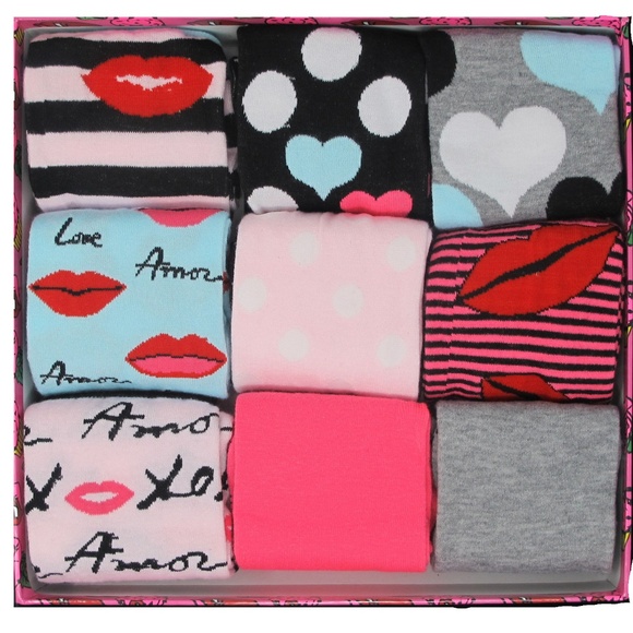 Betsey Johnson  9 PR Fashion Crew Socks Gift Box - Picture 3 of 8